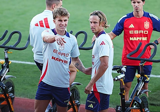 Pablo Barrios y Marcos Llorente regresan a la selección española.