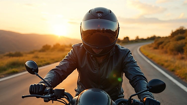 Haz llamadas o usa el GPS sin soltar el manillar con estos cascos de moto con bluetooth integrado