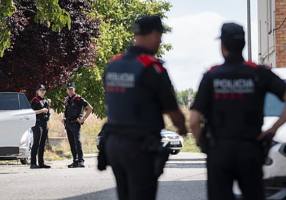 Imagen de archivo. Mossos d'Esquadra ejercen su trabajo.