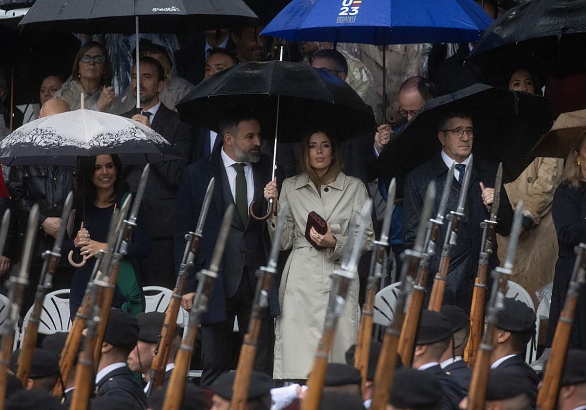 Santiago Abasacal presencia el desfile del 12-O de 2024.