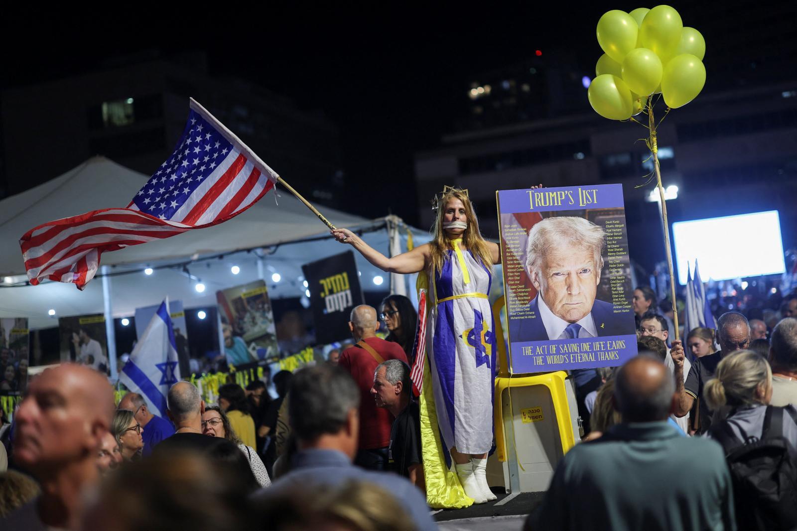 Una joven elogia a Trumo mientras reprocha el silencio al que ha querido someterles el Gobierno israelí, según denuncian numerosas familias de rehenes.