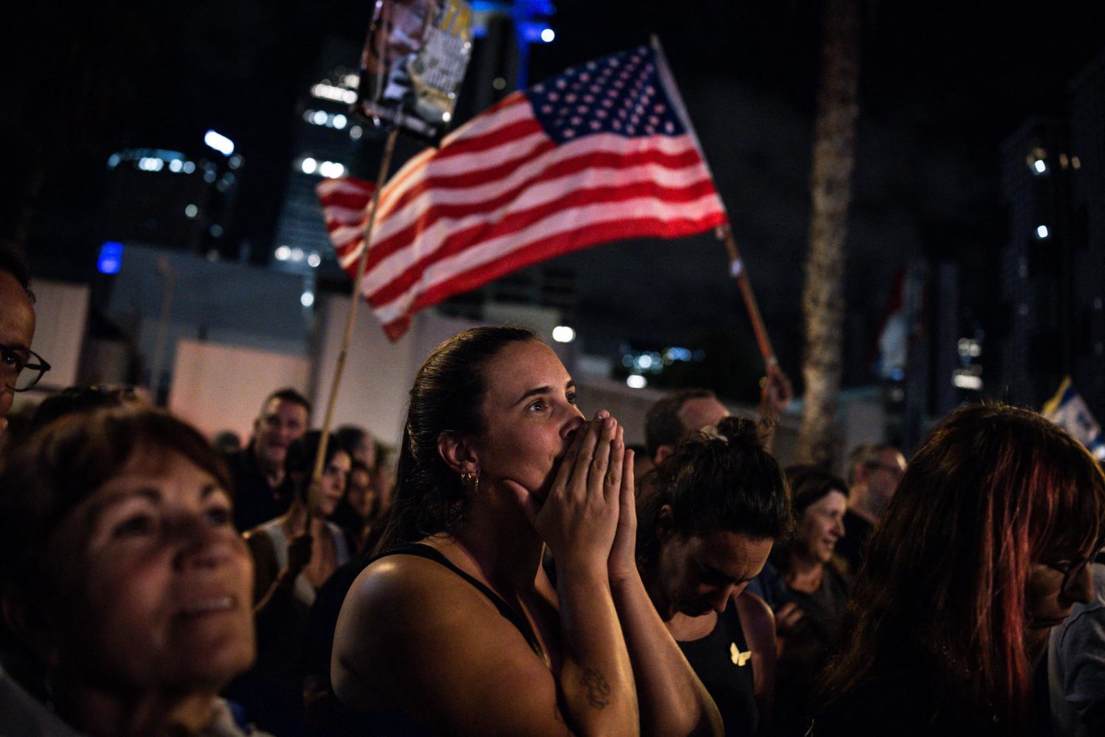 Emoción entre los asistentes a la vigila.