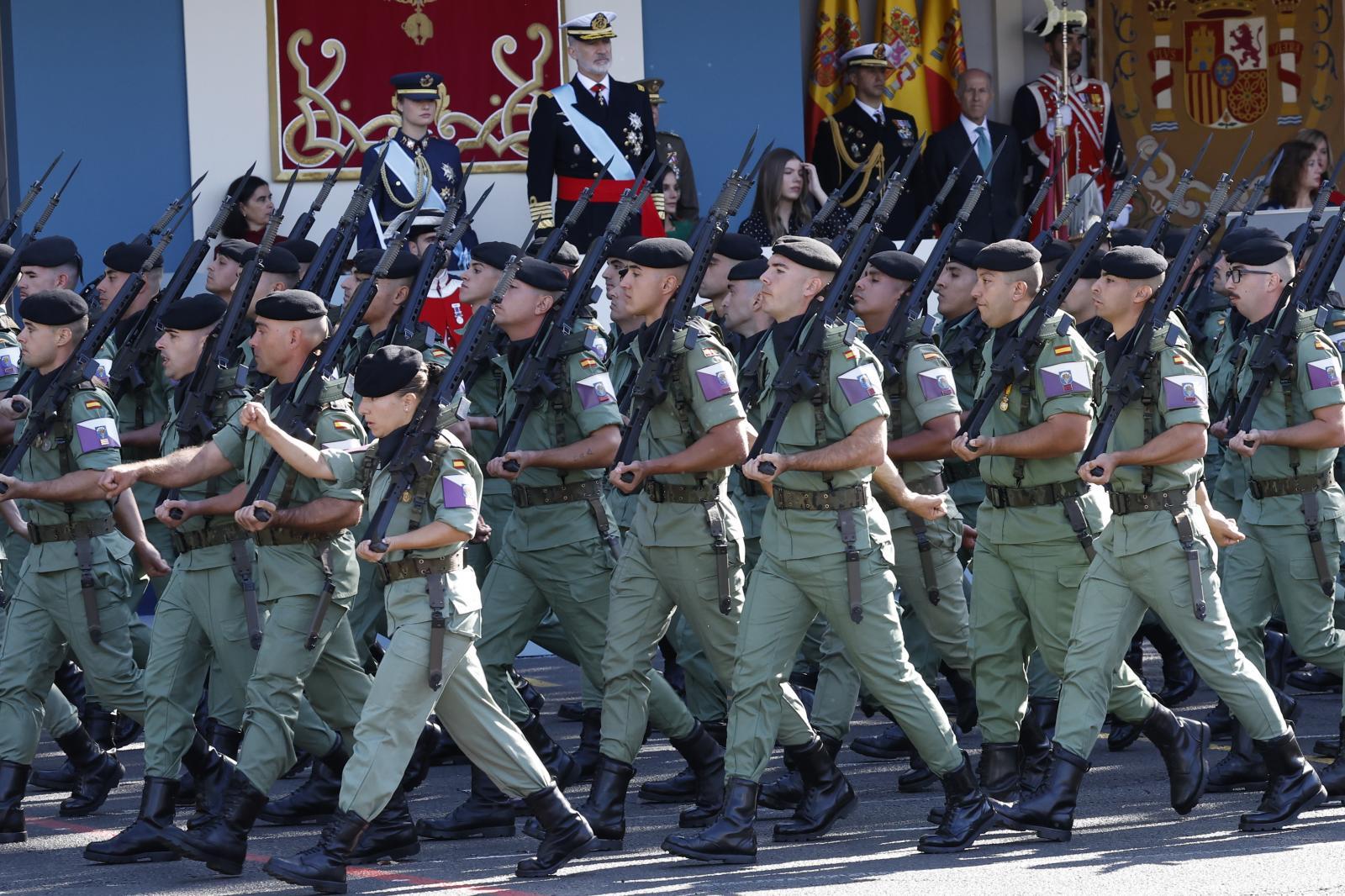 El desfile de los militares por el Día de la Fiesta Nacional