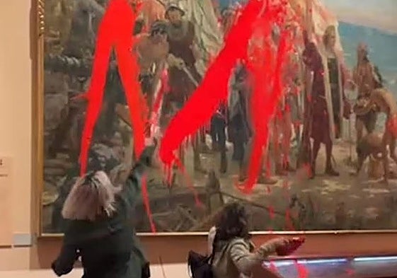 Dos activistas de Futuro Vegetal manchan con pintura el cuadro de Colón en el Museo Naval.
