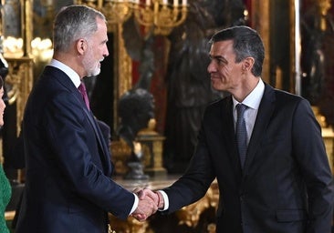 Sánchez se va de la recepción real del 12-O sin hacer los habituales corrillos con la prensa