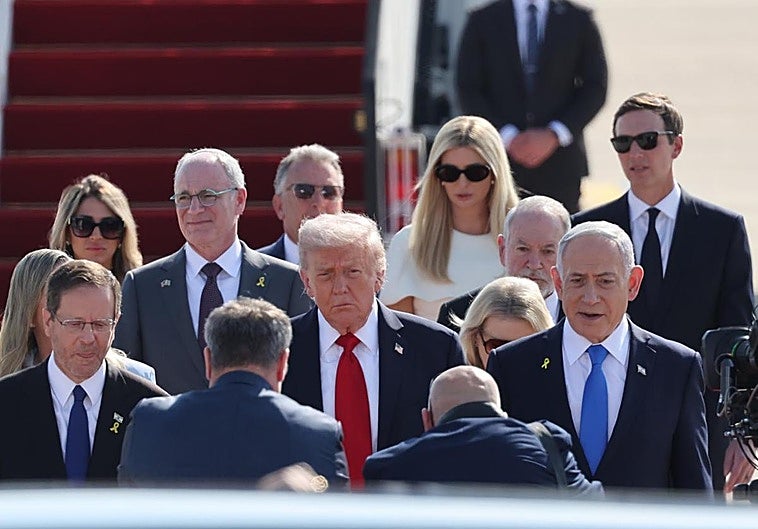 Trump saluda a familiares de los rehenes tras su llegada al Parlamento hebreo: «Es un nuevo comienzo»