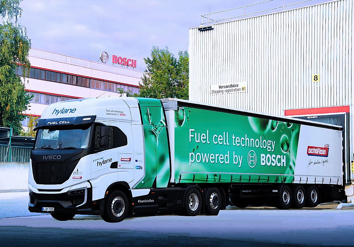 El camión Iveco de pila de combustible en la planta de Núremberg