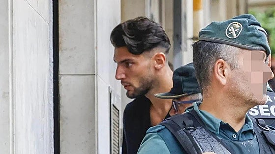 Rafa Mir guarda silencio tras ser interrogado como procesado por la violación a una joven