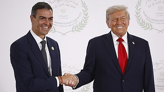 El momento más esperado de la cumbre de Egipto: así fue el saludo entre Trump y Sánchez