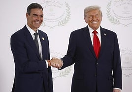 El momento más esperado de la cumbre de Egipto: así fue el saludo entre Trump y Sánchez