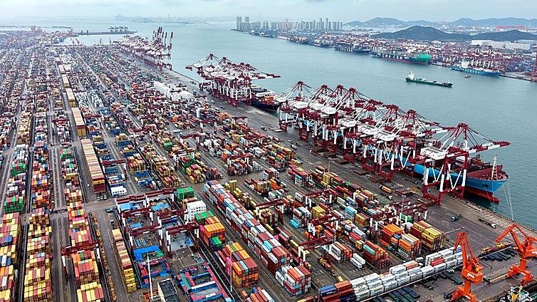 China y EE UU vuelven a la carga y se imponen mutuamente nuevas tasas al transporte marítimo