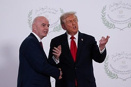 Gianni Infantino, presidente de la FIFA junto al máximo mandatario de Estados Unidos, Donald Trump.