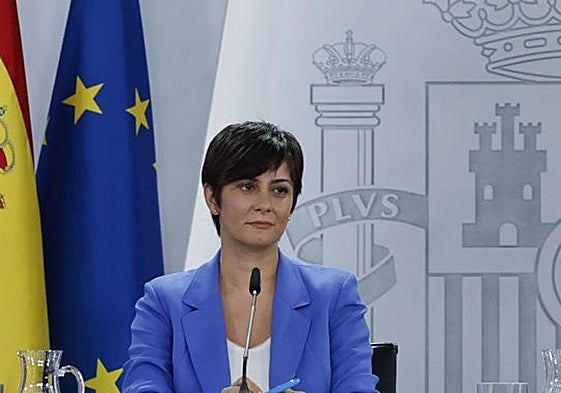 Las ministras Ana Redondo, Isabel Rodríguez y Pilar Alegría en la rueda de prensa posterior al Consejo de Ministros