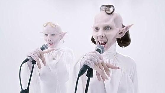 La nueva serie de Eduardo Casanova: una familia de vampiras con diálogos desternillantes