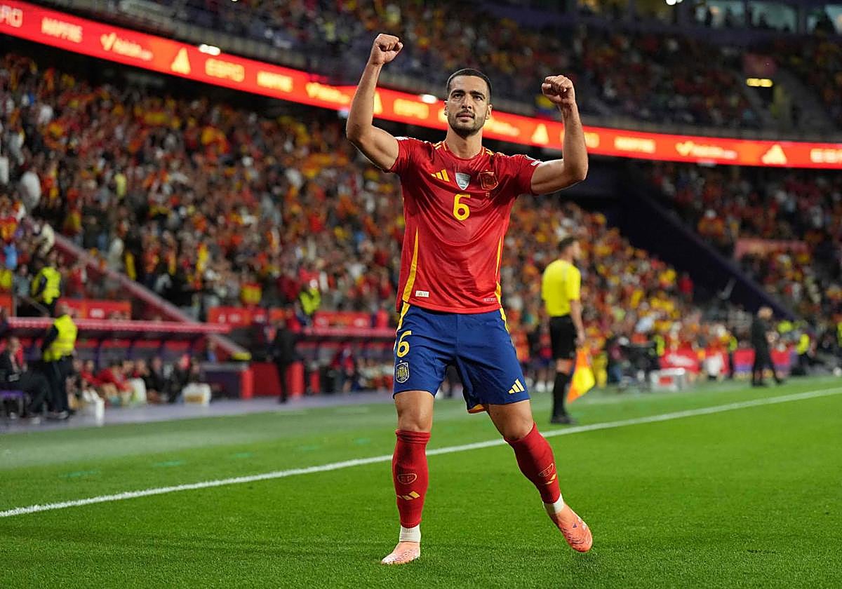 Mikel Merino festeja uno de los goles que marcó ante Bulgaria en el Estadio José Zorrilla.