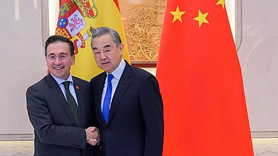 Albares defiende a España desde China como un «aliado fiable» ante las críticas de Trump