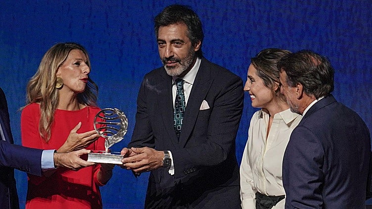 Juan del Val escala a la cima del Planeta con una novela de amor