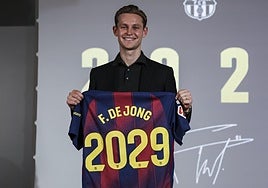 Frenkie de Jong, durante el acto celebrado este miércoles en el que se escenificó su renovación con el Barça.