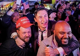 Miembros del Club de Jóvenes Republicanos de Nueva York celebran la victoria de Trumo en noviembre del año pasado.