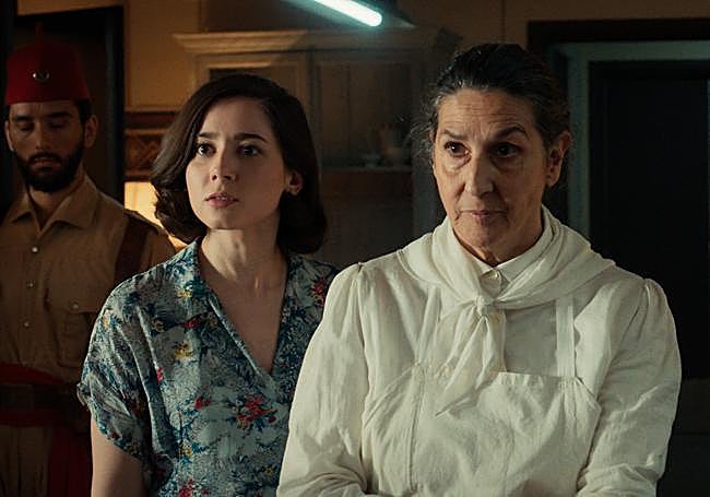 Nora Hernández y Elvira Mínguez en un fotograma de 'La cena'