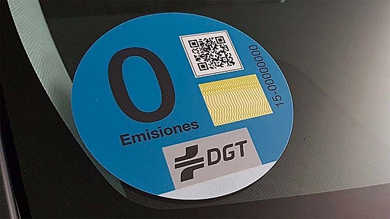 ¿Van a cambiar las pegatinas de la DGT?: todo lo que tienes que saber sobre la ley de movilidad sostenible