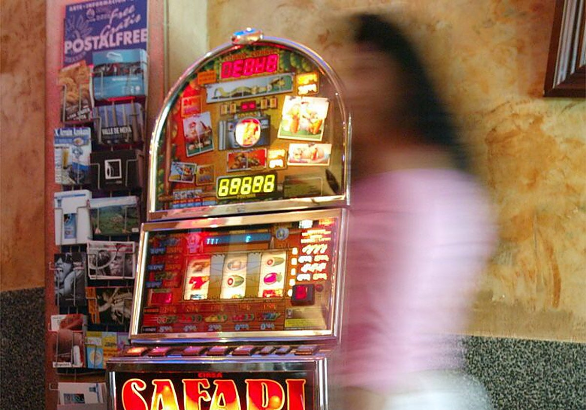 Maquina tragaperras en un bar de Basauri.