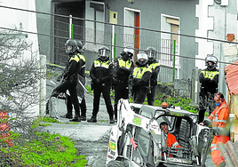 Retenía a su madre de 84 años en un caserío de Bilbao entre basura y gatos muertos