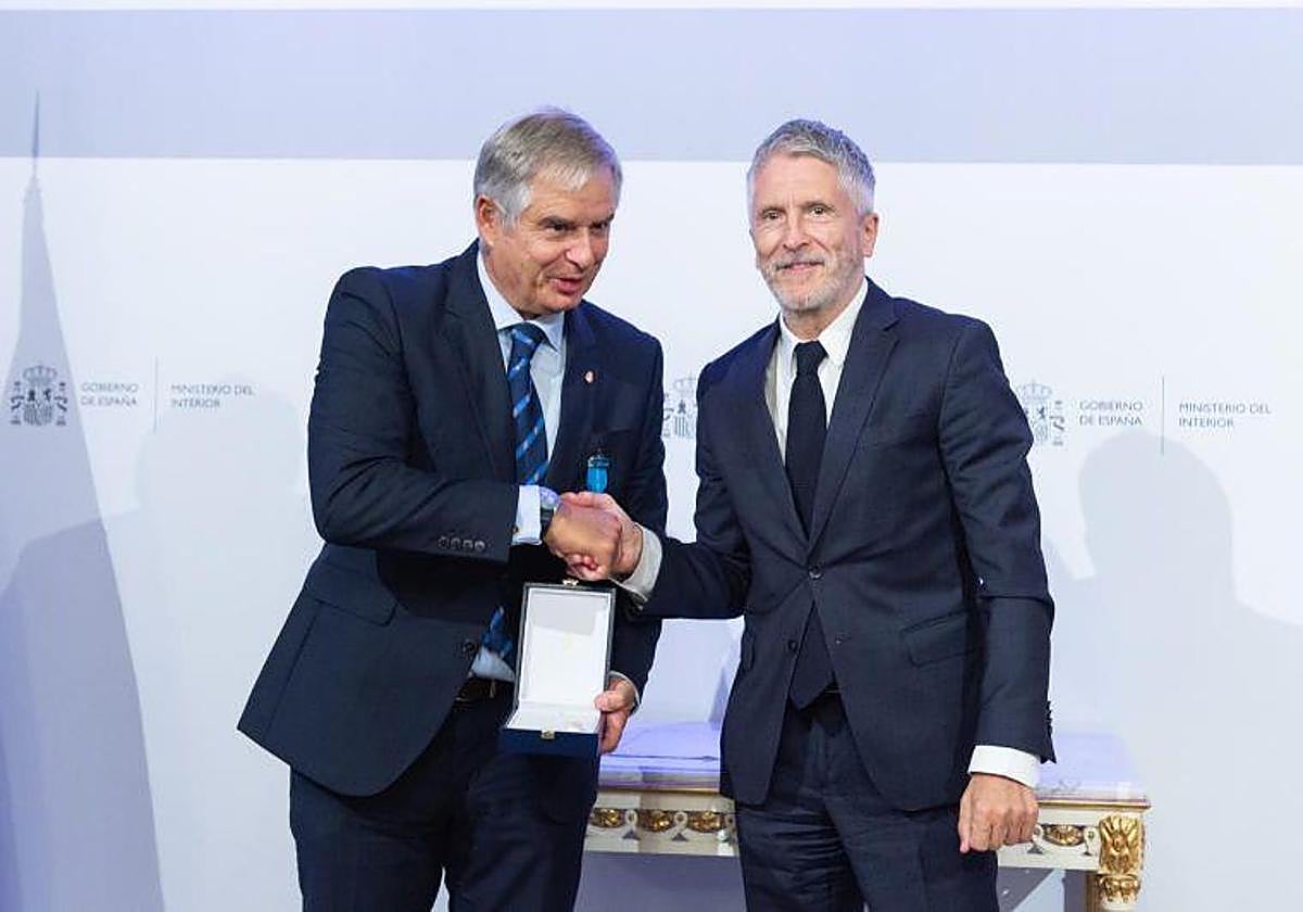 El presidente del RACE Carmelo Sanz de Barros y el ministro del Interior Fernando Grande-Marlaska