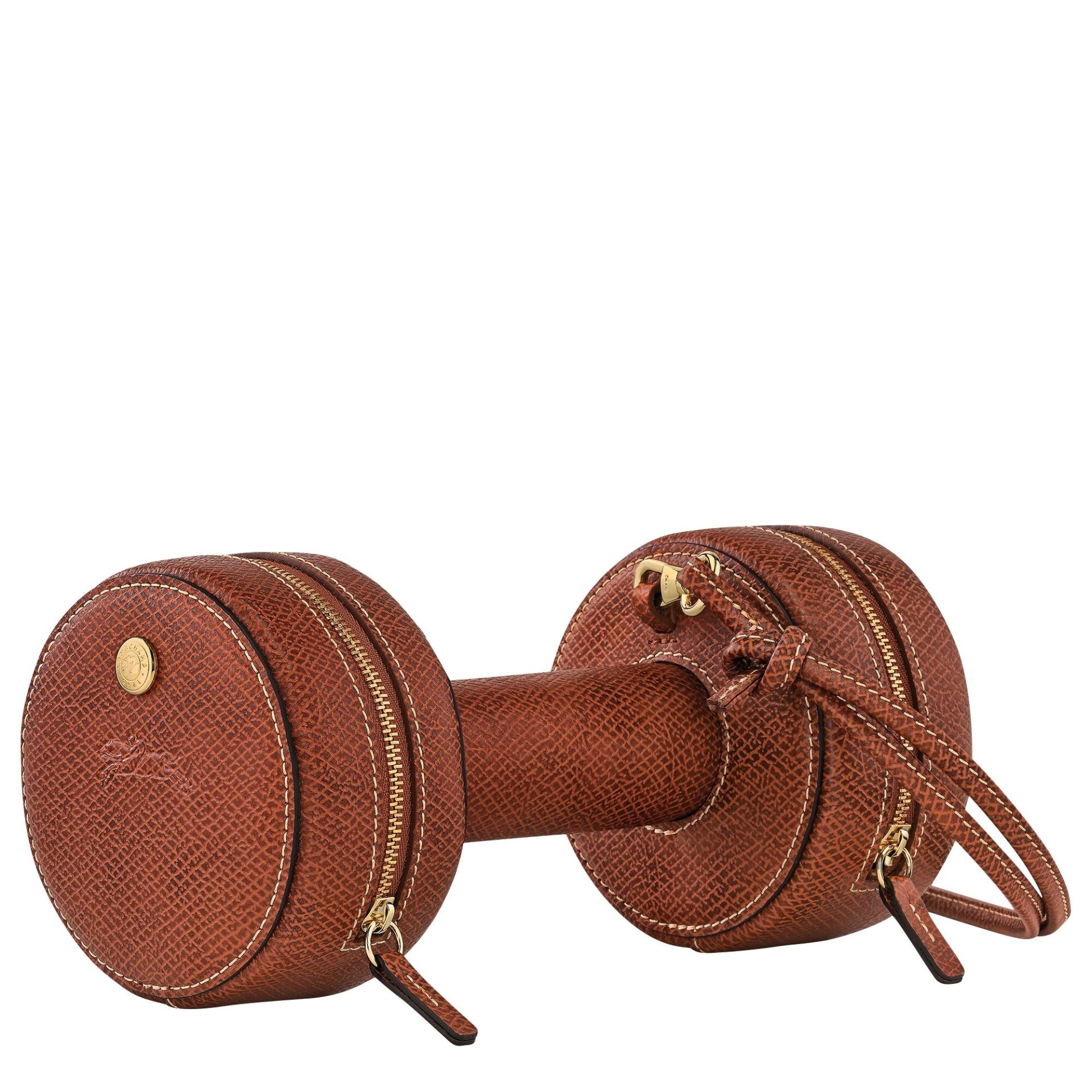 Bolso con forma de mancuerna.