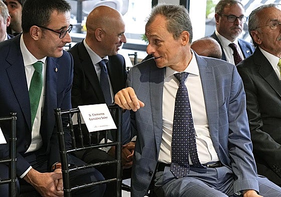 El presidente de Hispasat, Pedro Duque, en el evento de defensa en Madrid.