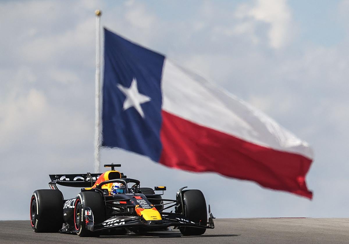 El piloto Max Verstappen, de Red Bull, en los entrenamientos libres de este viernes en Austin.