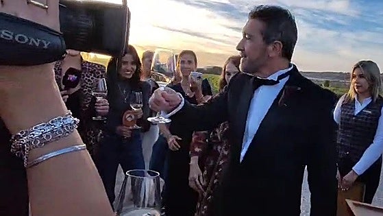 Antonio Banderas tras la boda de su hija: «Ha habido lagrimillas, pero de felicidad»