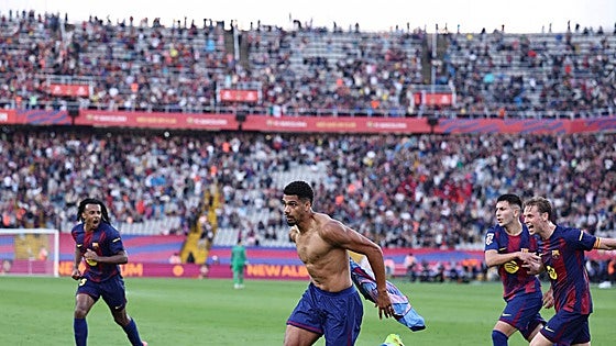 Araujo rescata al Barça sobre la bocina