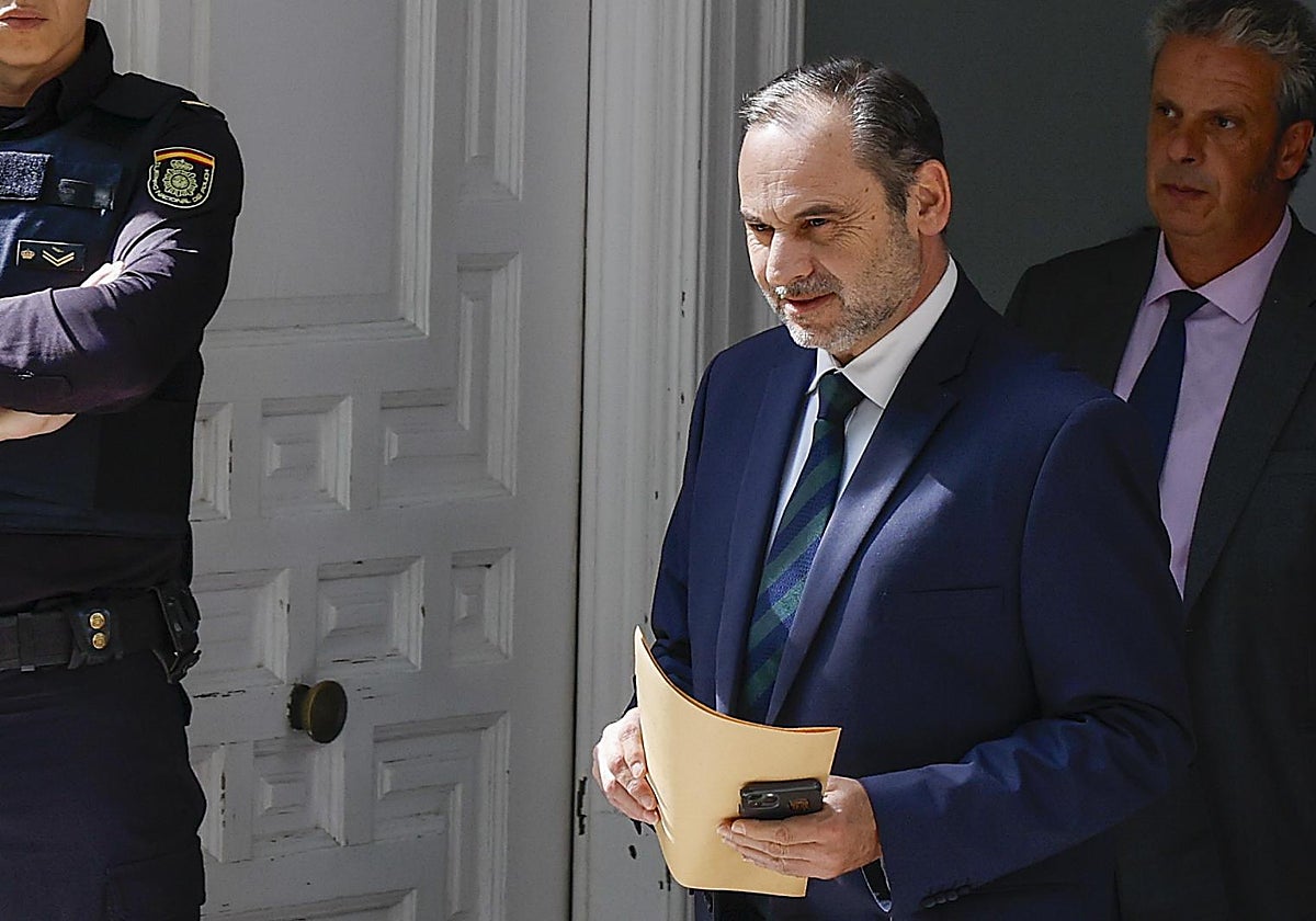 José Luis Ábalos a su salida del Supremo el pasado miércoles tras conocer que quedaba en libertad.