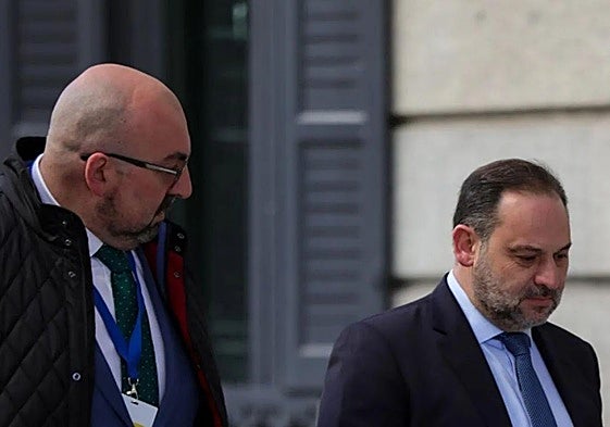 Koldo García (izquierda) y José Luis Ábalos.