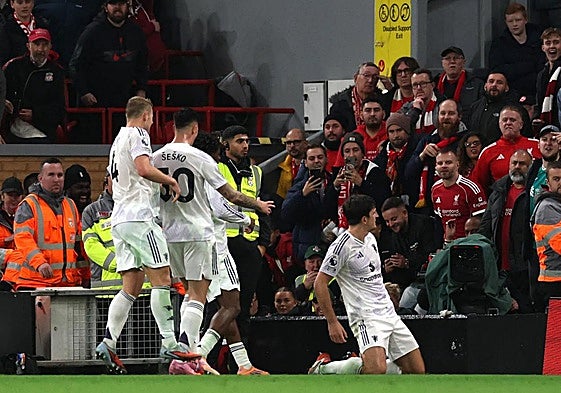 Harry Maguire celebra su tanto ante el Liverpool.