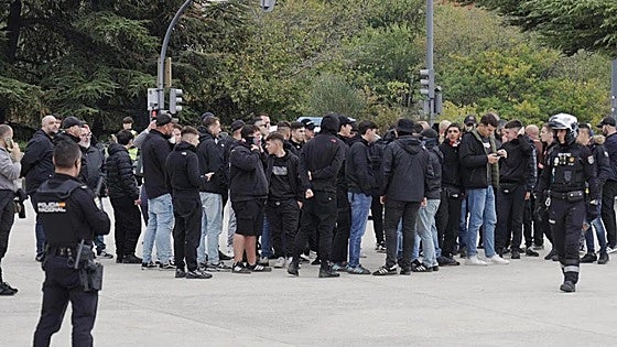 Los antidisturbios expulsan de Valladolid a 50 aficionados del Sporting por enfrentarse a hinchas locales