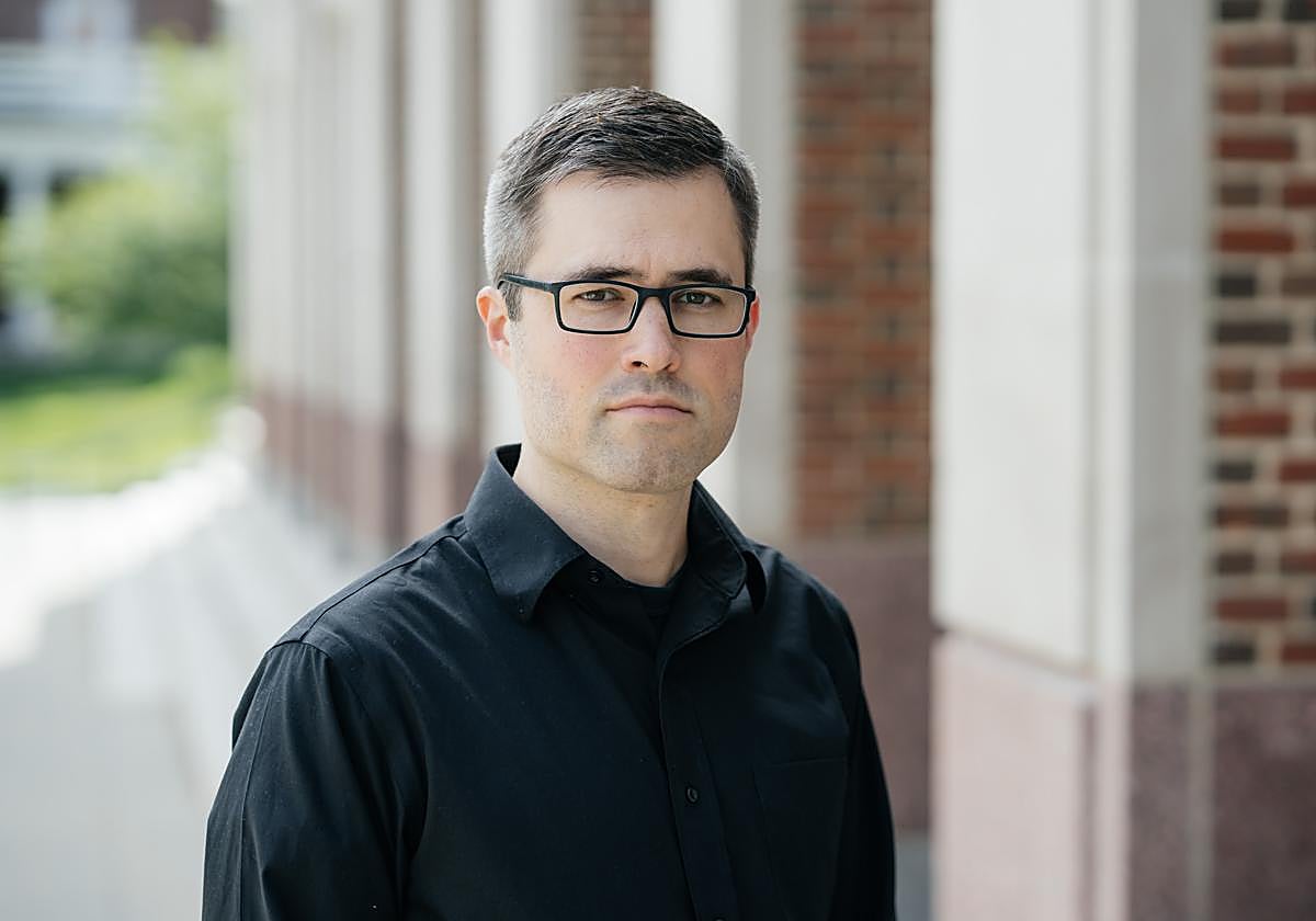 Mark Bray, profesor en la Universidad Rutgers, abandona Estados Unidos por las amenazas recibidas.