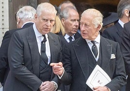 El príncipe Andrés, el pasado junio junto al rey Carlos de Inglaterra.