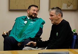 El senador Juan Ramón Amores y el exfutbolista Juan Carlos Unzué, ambos enfermos de ELA e impulsores de la ley con las nuevas ayudas.