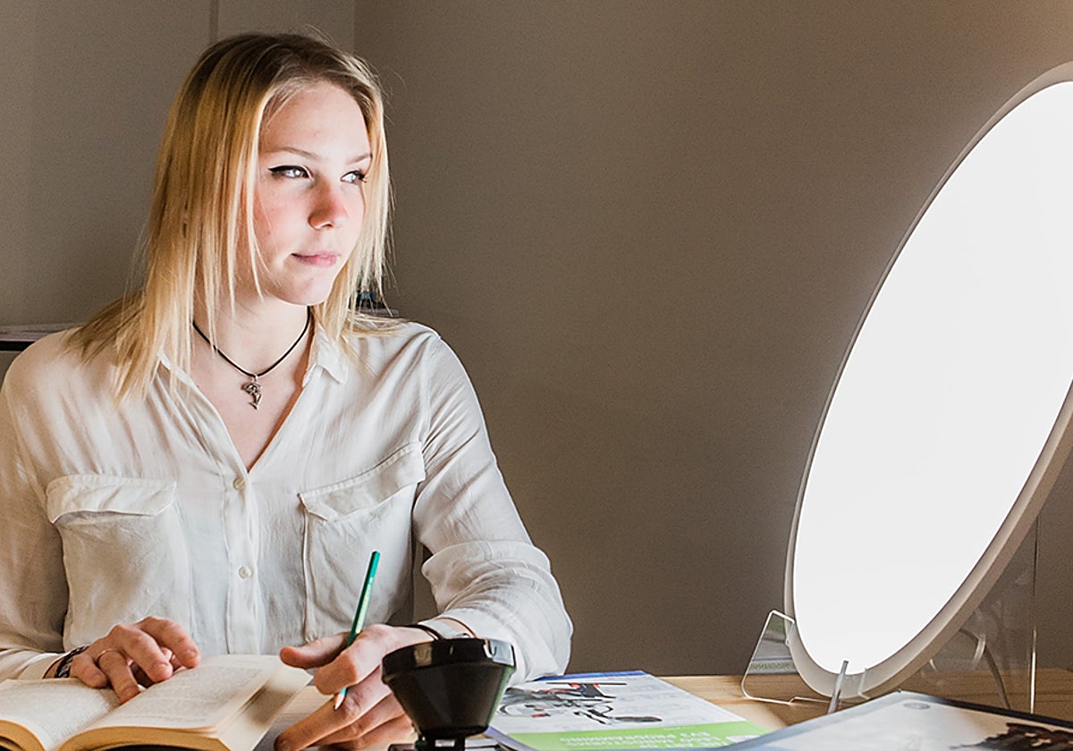 Combate la fatiga invernal con esta lámpara de luminoterapia que da energía y sube el ánimo