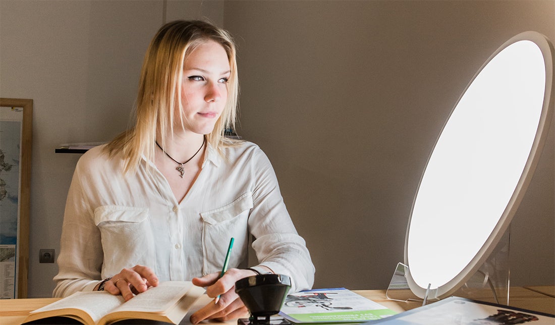 Combate la fatiga invernal con esta lámpara de luminoterapia que da energía y sube el ánimo