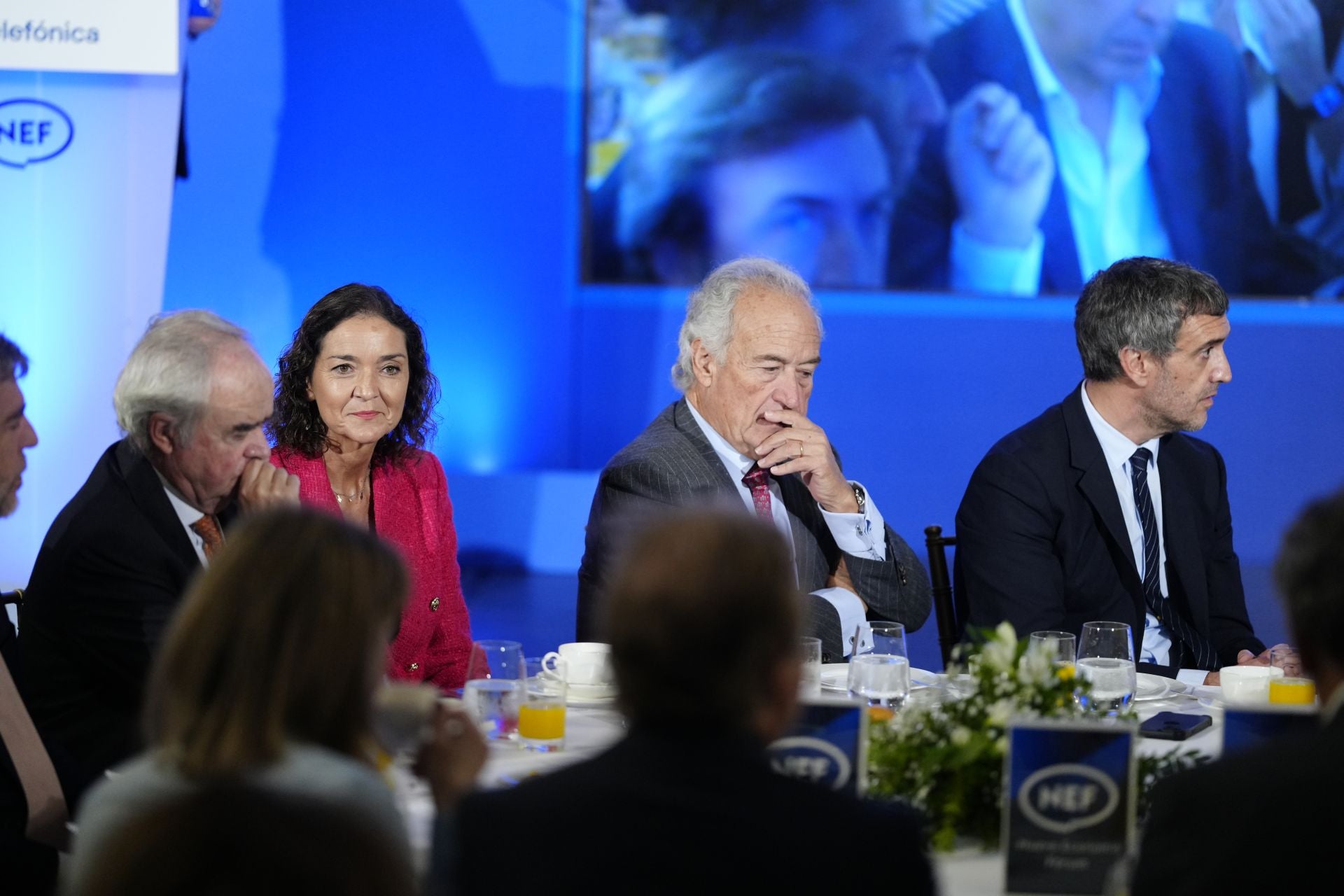 Reyes Maroto, exministra y portavoz del PSOE en el Ayuntamiento de Madrid, ha asistido al Foro de Nueva Comunicación. A su izquierda, Jorge Bergareche, consejero de Vocento; a su derecha, Álvaro de Ybarra, también consejero del grupo; y Fernando Belzunce, director general Editorial y de Comunicación de Vocento.