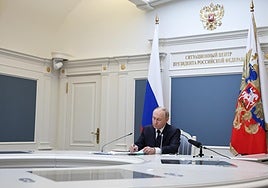 Putin, en el despacho desde el que dirigió las maniobras nucleares.