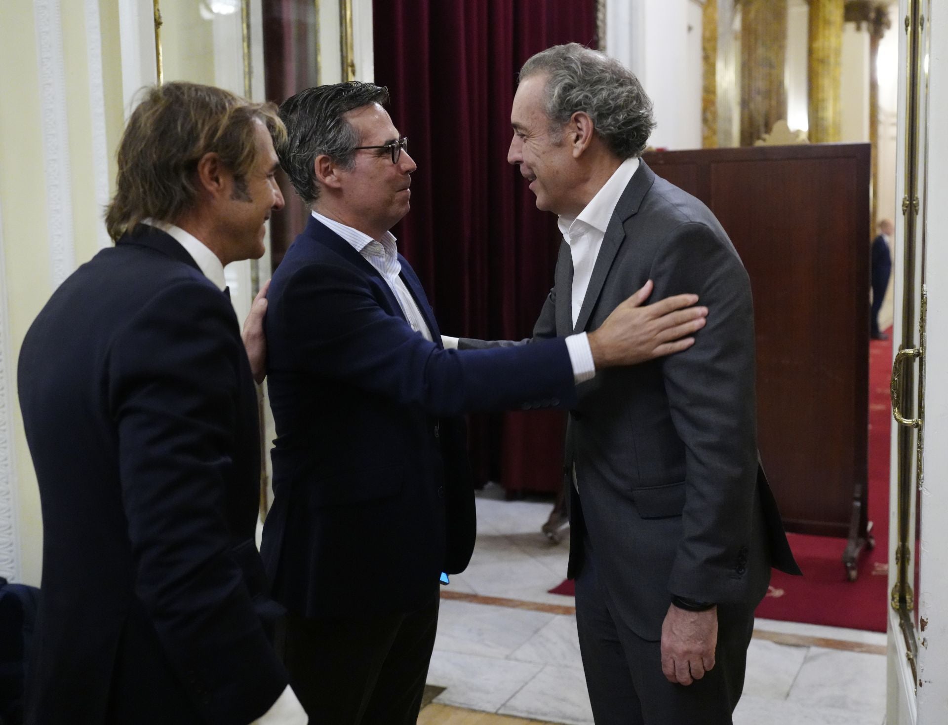 Juan Pedro Díaz Armendáriz, director general Comercial de Vocento; Javier Tomé, director de Identidad Corporativa del Banco Sabadell; y Manuel Mirat, CEO de Vocento.