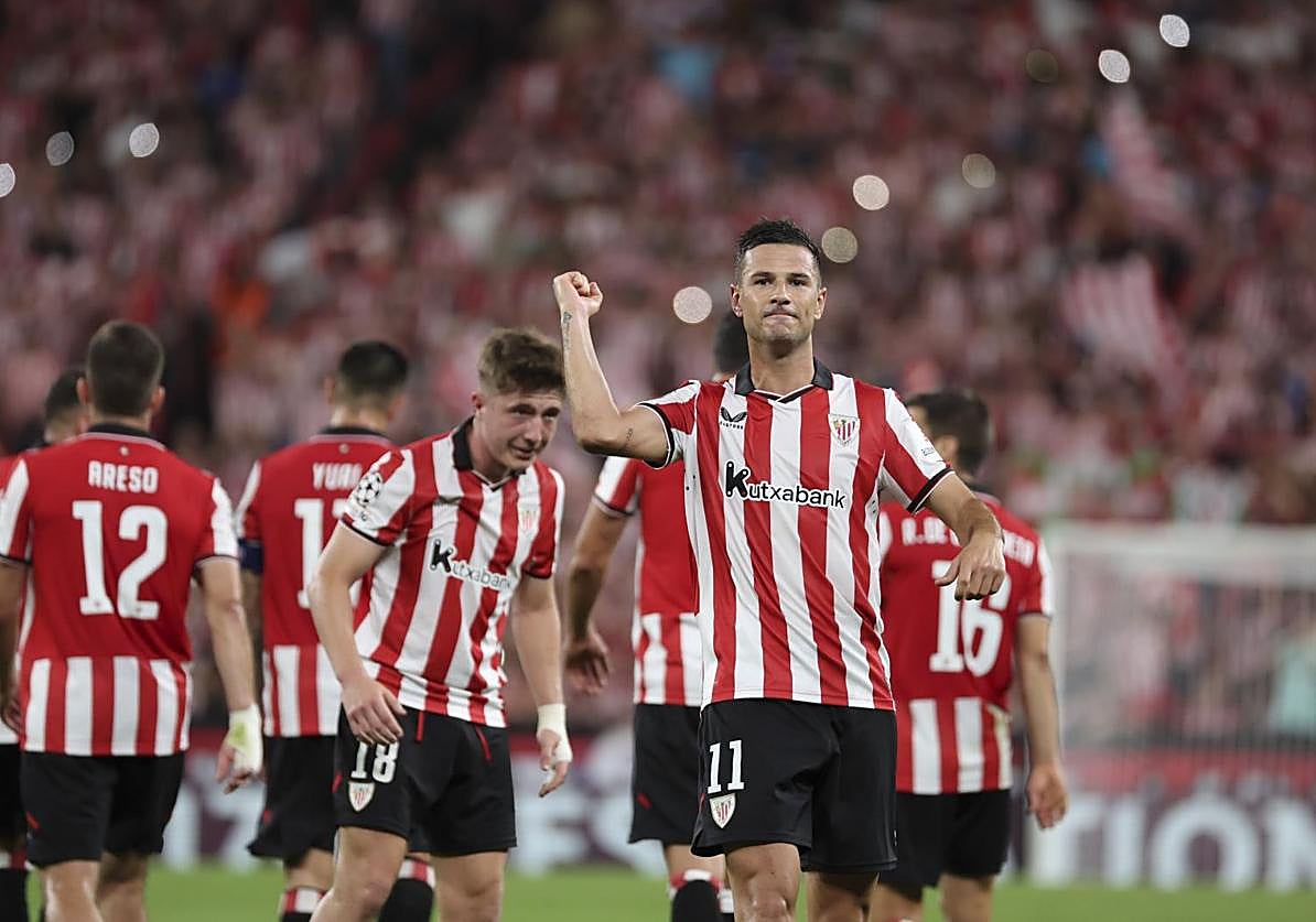 Guruzeta celebrates his second goal against Qarabag.