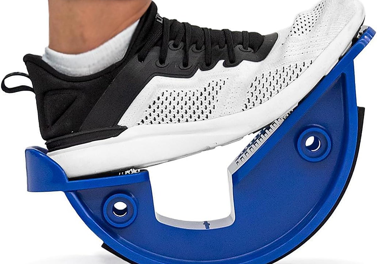 Este estirador de pantorrillas alivia la fascitis plantar, la tendinitis de Aquiles y las piernas tensas