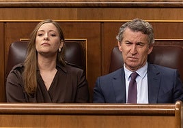 Ester Muñoz, y Alberto Núñez Feijóo, durante la sesión de control al Gobierno.
