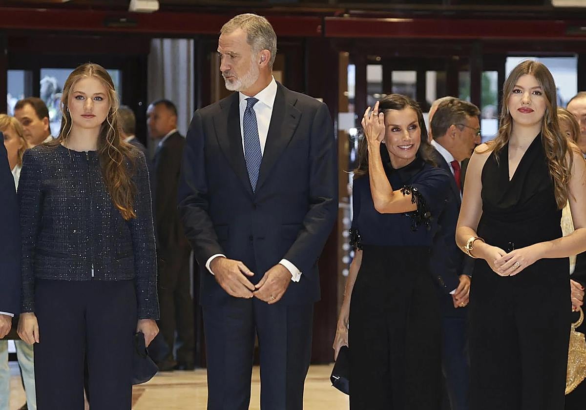 La Familia Real poco antes de dar comienzo el concierto de la Fundación Princesa de Asturias.