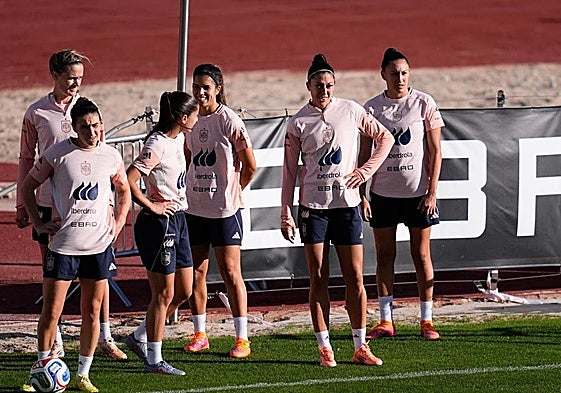 Las jugadoras de la selección española femenina, durante un entrenamiento en Las Rozas.